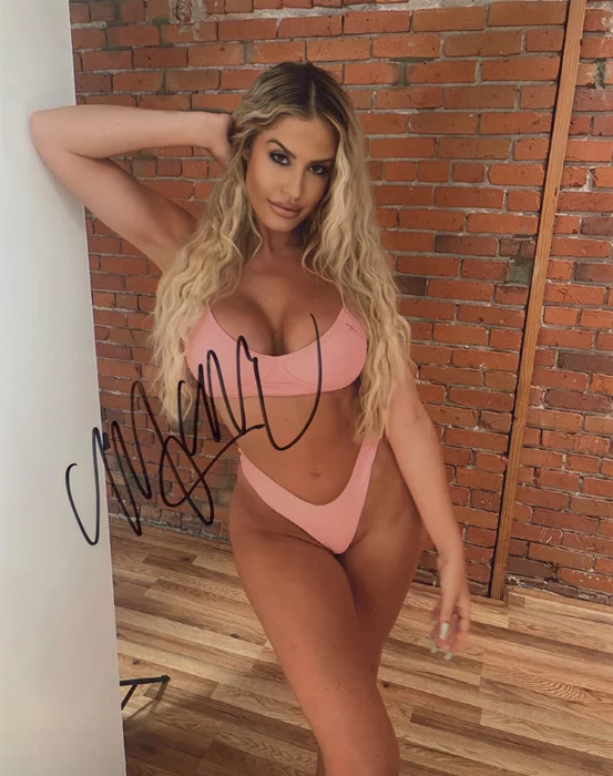 Maddie Moore autograph