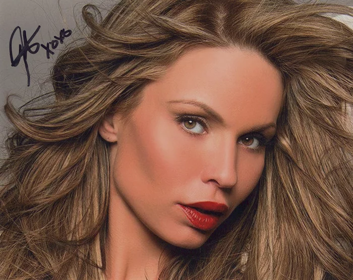 Jenae Alt autograph