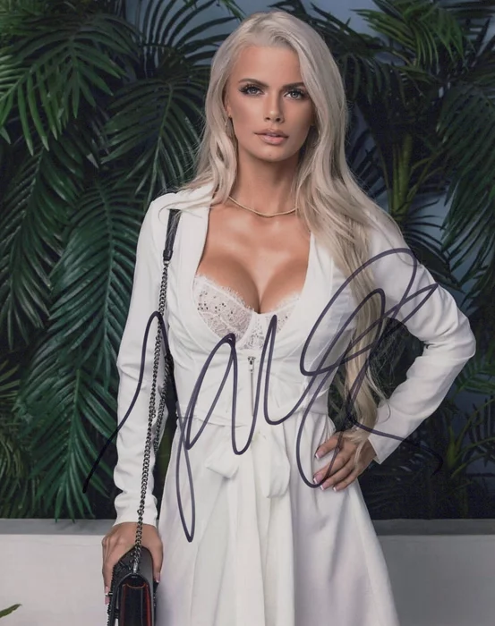 Taylor Mayde autograph