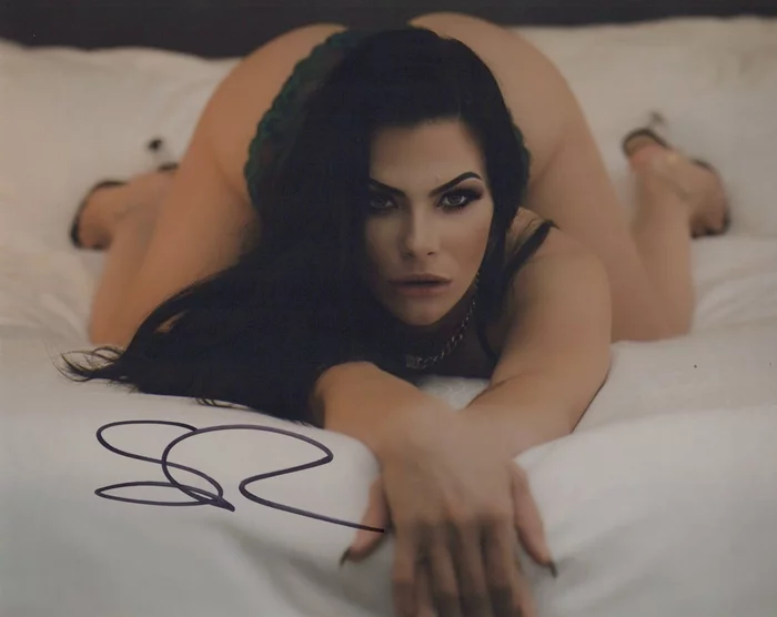 Sasha Skye autograph