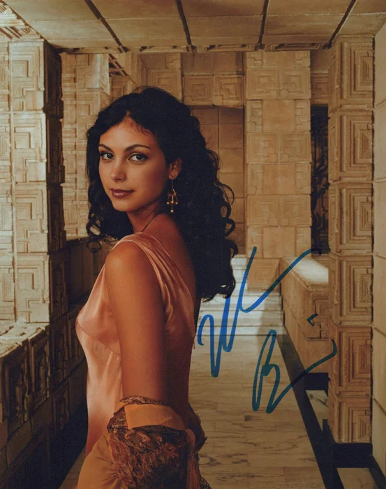 Morena Baccarin autograph