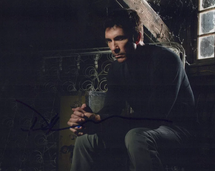 Dylan McDermott autograph