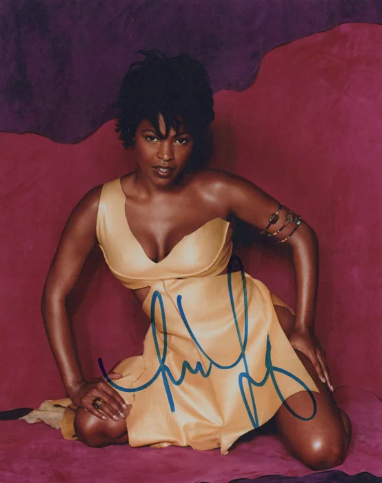 Nia Long autograph