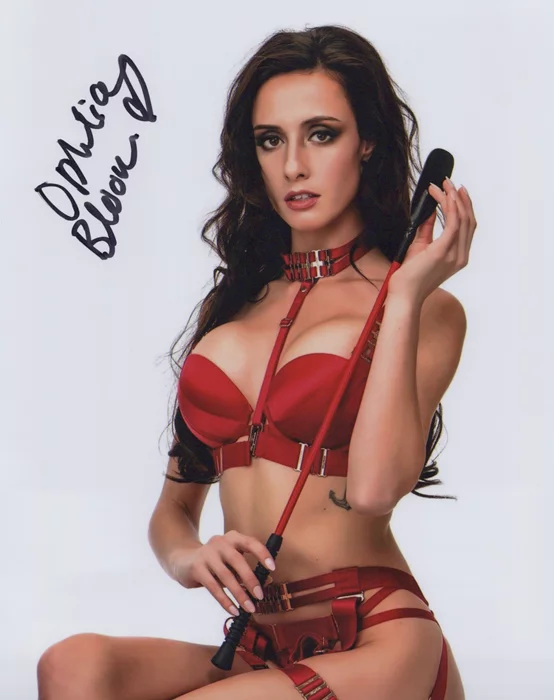 Ophelia Bloom autograph