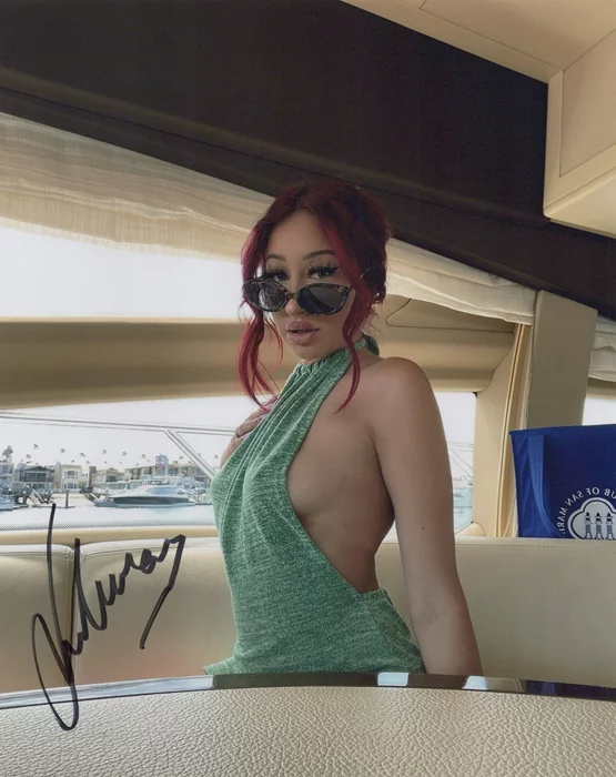 Jalissa autograph