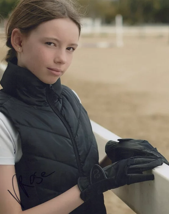 Victoria Rose Mueller autograph