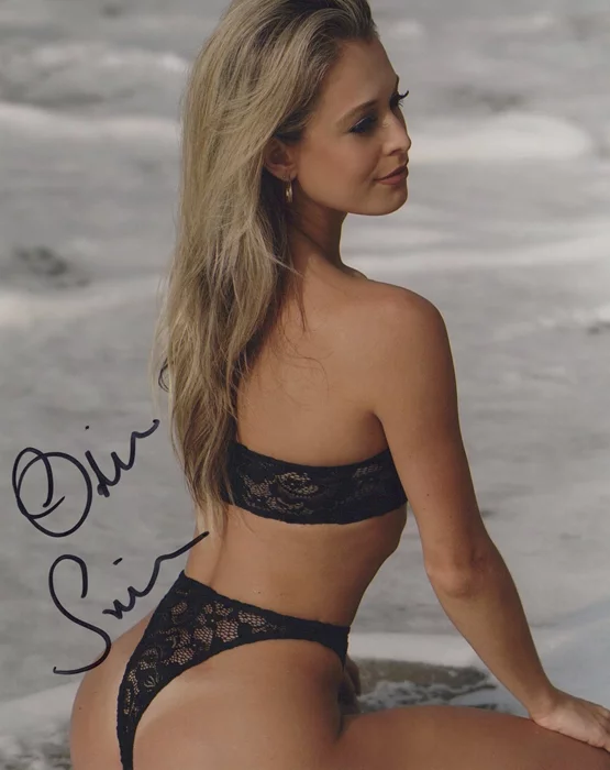 Olivia Squires autograph