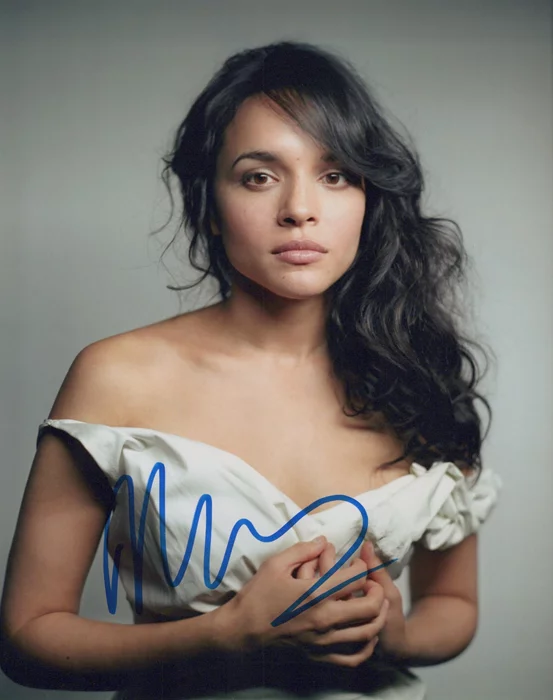 Norah Jones autograph