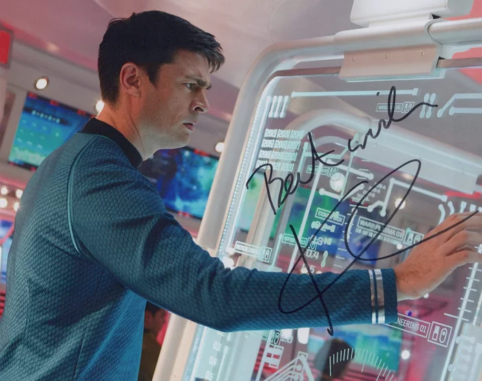 Karl Urban autograph