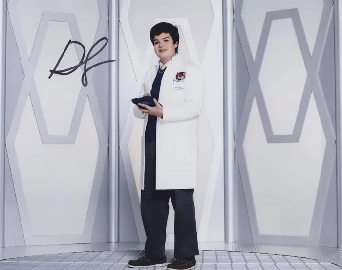 Devan Leos autograph