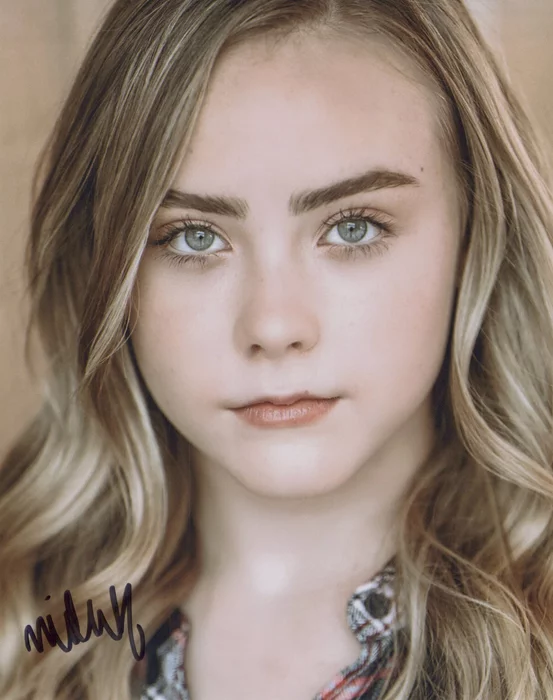 Mila Nabours autograph