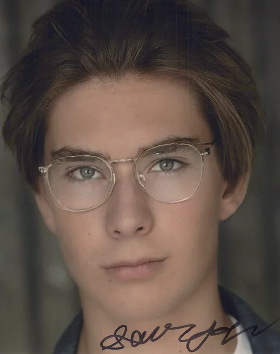 Sawyer Sharbino autograph