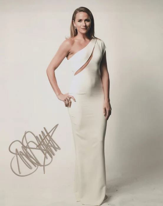 Shantel VanSanten autograph