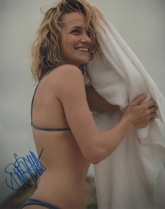 Shantel VanSanten autograph