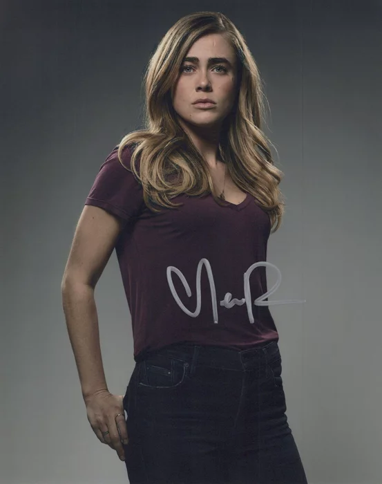 Melissa Roxburgh autograph