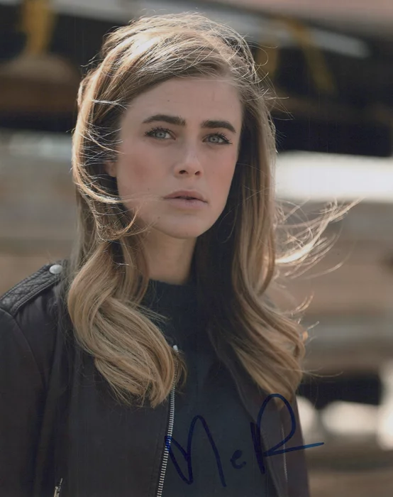 Melissa Roxburgh autograph