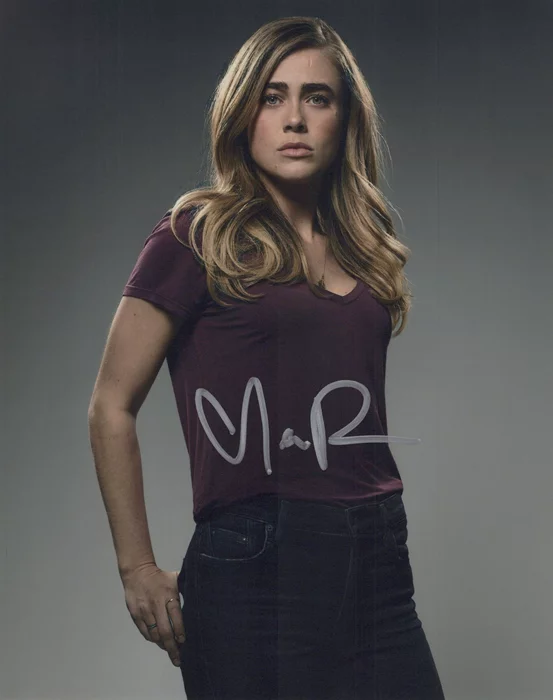 Melissa Roxburgh autograph