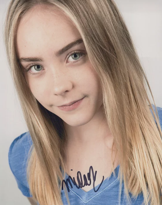 Mila Nabours autograph