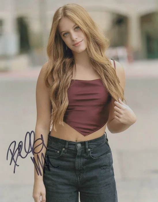 Bella Moore autograph