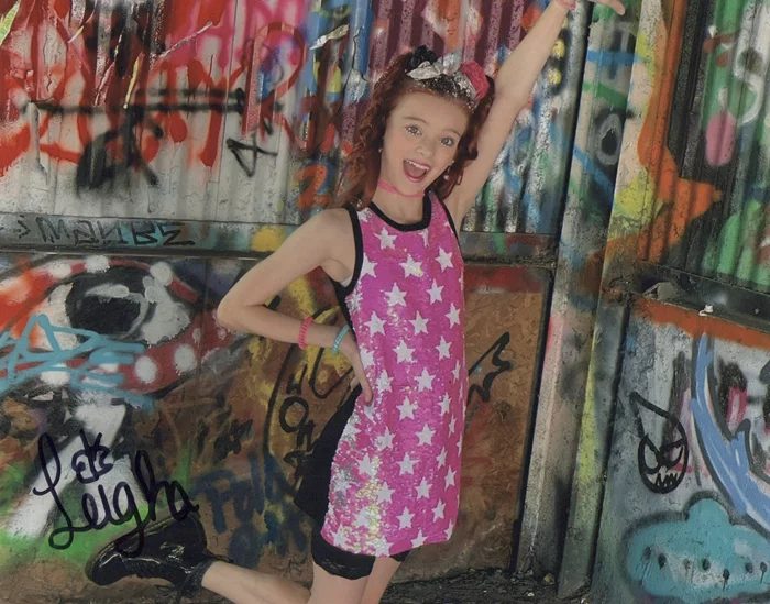 Leigha Sanderson autograph