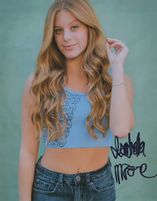 Bella Moore autograph