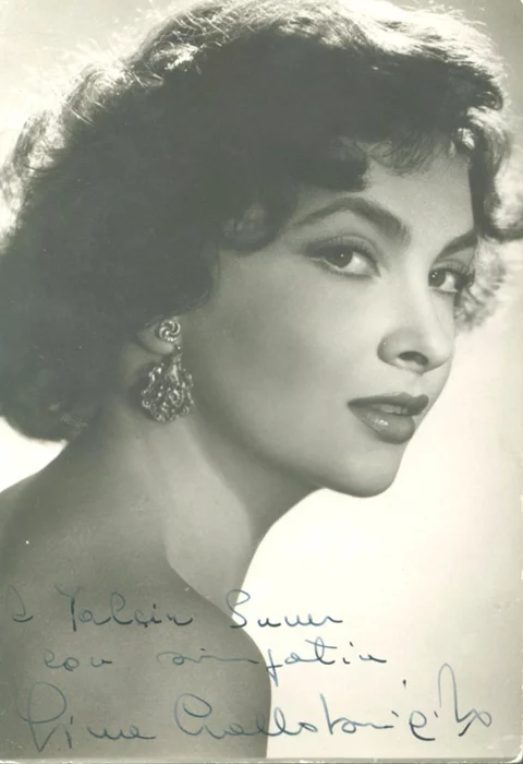 Gina Lollobrigida autograph