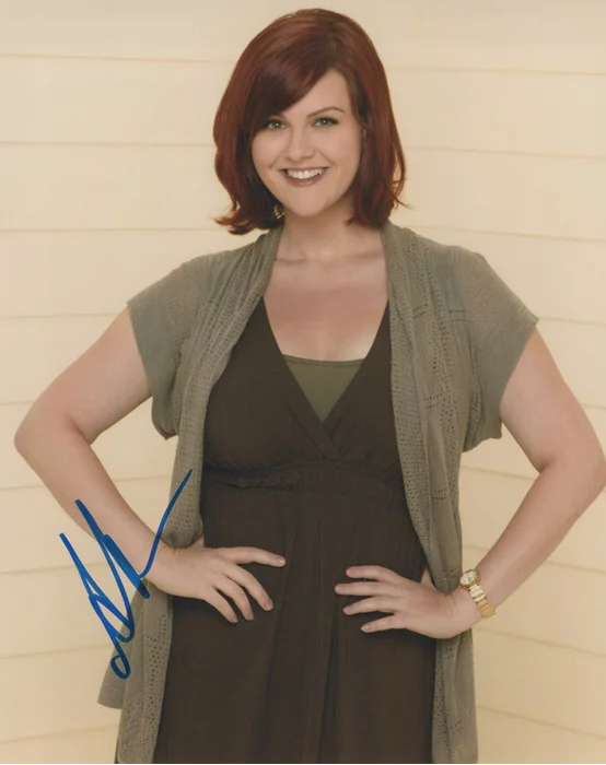 Sara Rue autograph