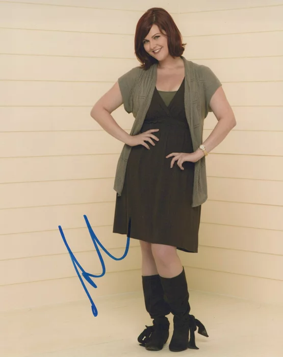 Sara Rue autograph
