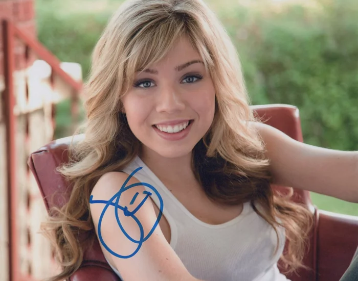 Jennette McCurdy autograph