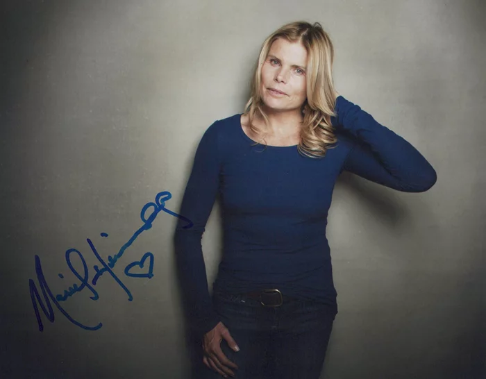 Mariel Hemingway autograph