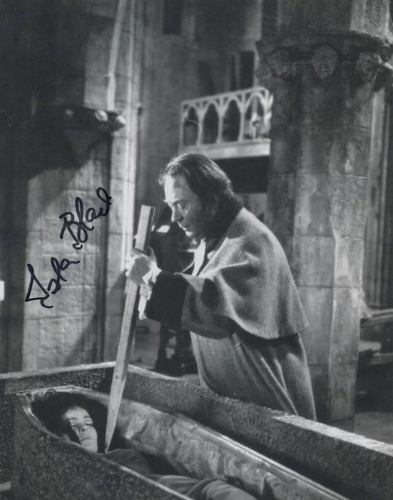 Isla Blair autograph