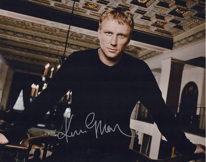 Kevin McKidd autograph