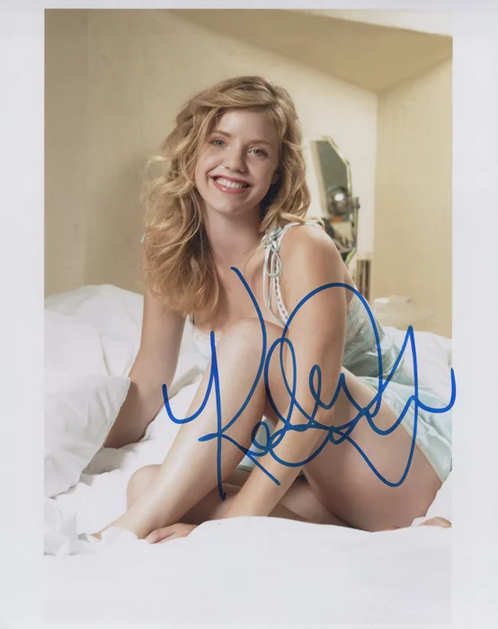 Kelli Garner autograph