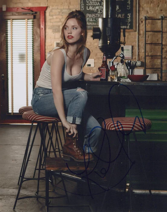 Kelli Garner autograph