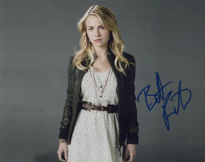 Brittany Robertson autograph