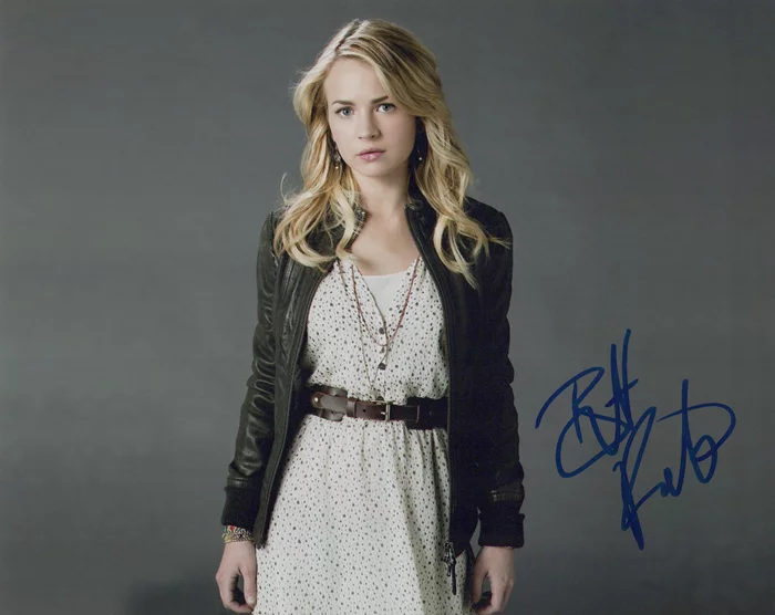 Brittany Robertson autograph