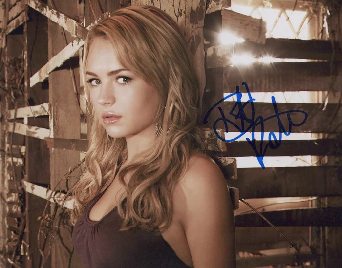 Brittany Robertson autograph