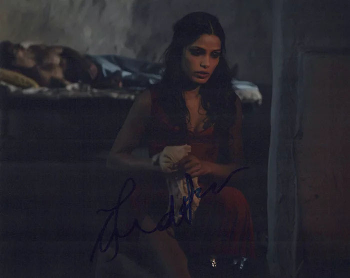 Freida Pinto autograph