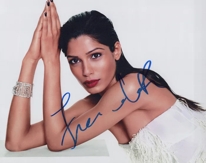 Freida Pinto autograph
