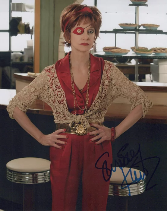 Swoosie Kurtz autograph