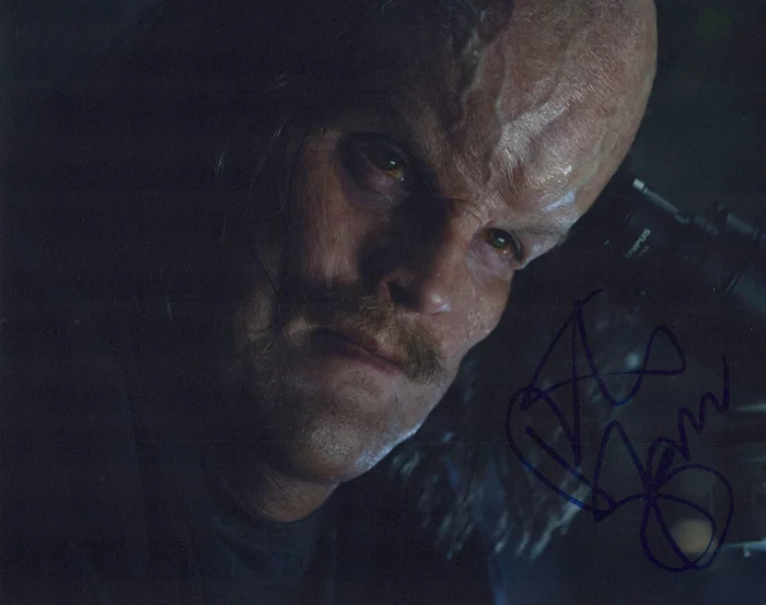 Peter Sarsgaard autograph