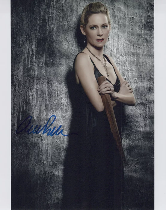 Carrie Preston autograph