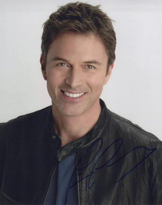 Tim Daly autograph