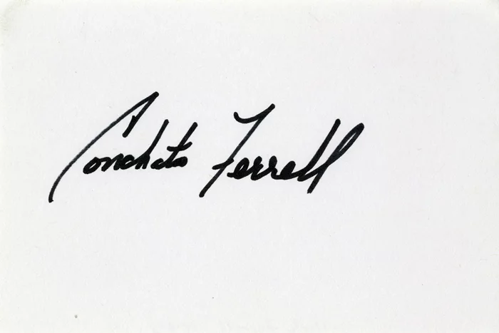 Conchata Ferrell autograph