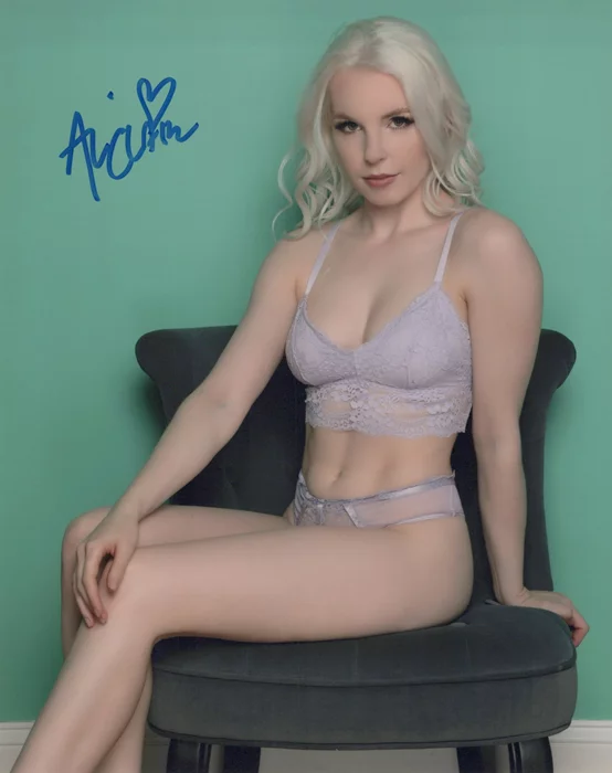 Ali Claire autograph