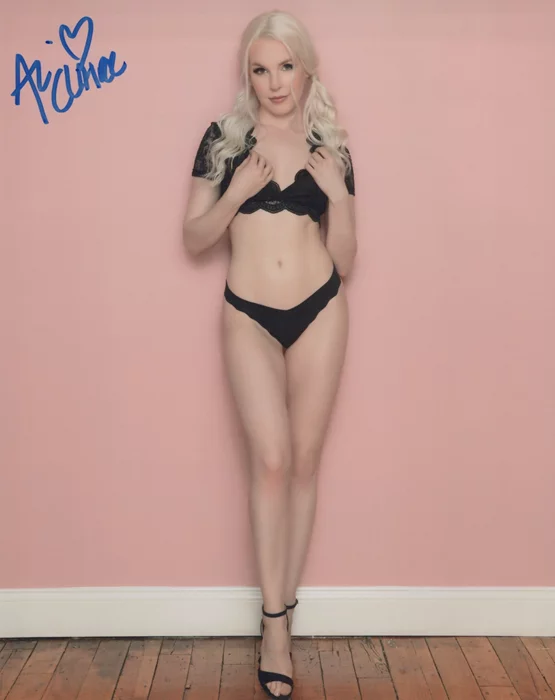 Ali Claire autograph
