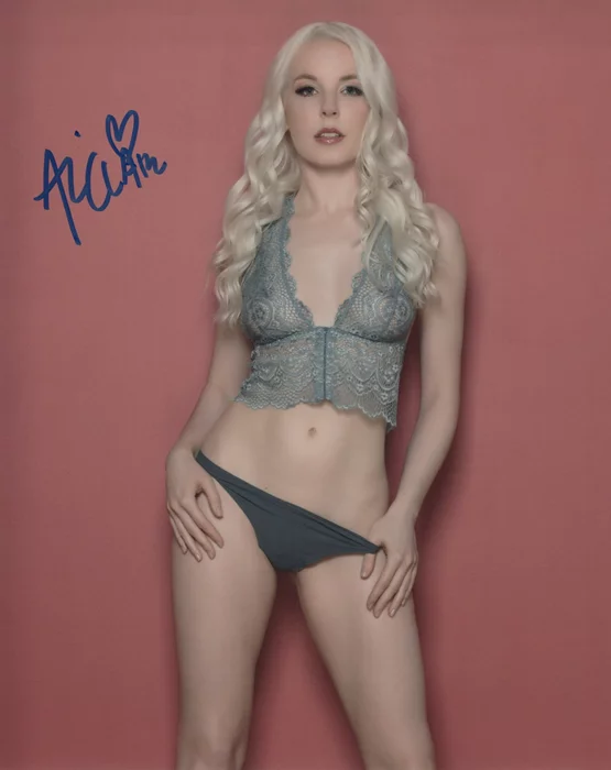 Ali Claire autograph