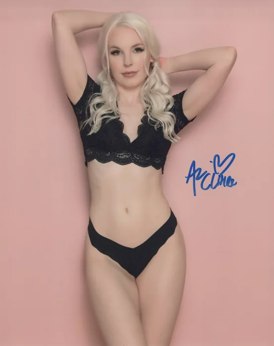 Ali Claire autograph