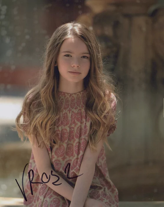 Victoria Rose Mueller autograph