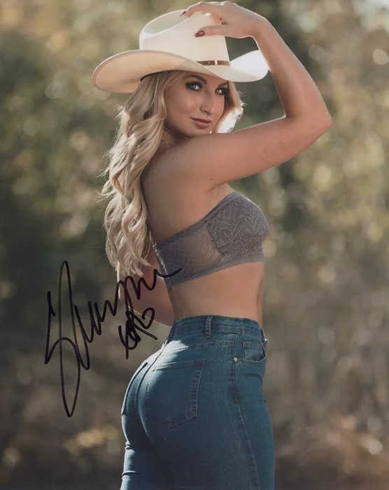 Shayna Holt autograph